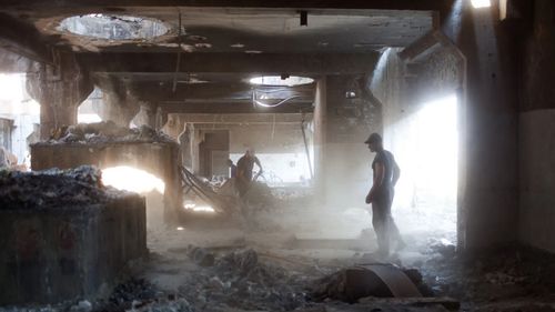 Deșeurile din ruinele unui complex industrial construit în Albania pe vremea dictaturii lui Enver Hoxha încă otrăvesc mediul după 35 de ani