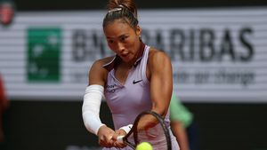 Surpriză mare la Roland Garros: campioana olimpică Zheng Qinwen eliminată din turul întâi