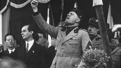 Notiţele lui Mussolini de la întâlnirea sa cu Hitler la Castelul Klessheim, găsite de carabinieri pe piața de antichități, au fost restituite Arhivelor de Stat din Roma