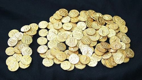 Braconierul de comori dacice Adi „Bocșeru” din Orăştie a fost condamnat definitiv la 4 ani de închisoare. Braconierul a fost condamnat în alt dosar şi la plata unui prejudiciu de peste 2,5 milioane de euro