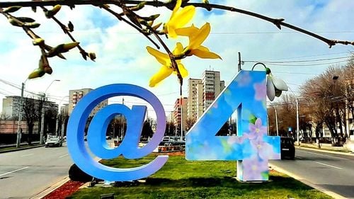 USR Sector 4: Primarul Băluţă visează avioane! Cetăţenii au nevoie acum de blocuri reabilitate, şcoli, săli de sport şi grădiniţe, nu de aeroport