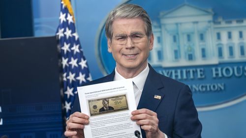 Administrația Trump face presiuni pentru introducerea unei bancnote de 250 de dolari cu chipul său
