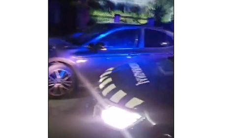 Un bărbat a încercat să pătrundă cu forța, cu mașina, în incinta Ambasadei Rusiei din București / A fost oprit de jandarmi / Bărbatul a fost testat pozitiv la două substanțe ilegale