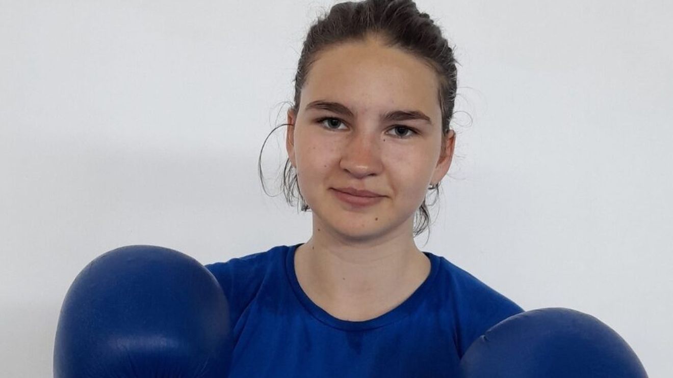 Campioană mondială la kickboxing, la 15 ani: Amalia Țugui, antrenată de tatăl său, polițist de frontieră în Tulcea/ Cum își studiază adversarii