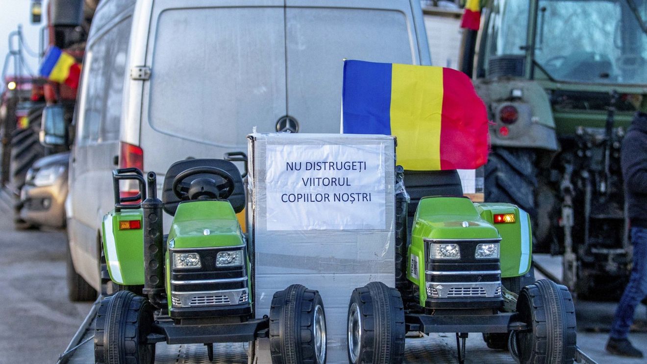 Protestele transportatorilor şi fermierilor continuă în a opta zi/ Cozi la Afumaţi şi Vama Siret / Sectoarele de drum cu circulaţie afectată