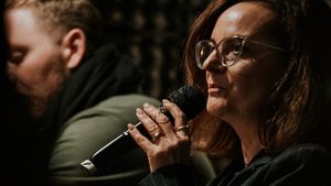 Scriitoarea Luminița Corneanu: Ideea de identitate apare de 12 ori în programa de română pentru clasa a IX-a propusă de Minister. Spre comparație, în programa în vigoare apare o singură dată. Îți vine să întrebi „cine v-a lucrat aici”?