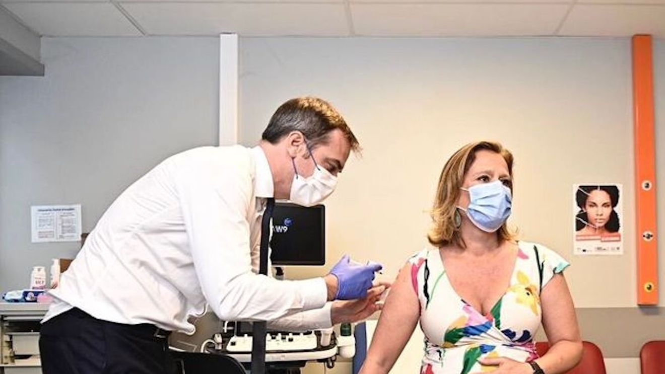 VIDEO Franţa va extinde campania de vaccinare cu doza booster împotriva COVID-19 la persoanele de 50 de ani şi peste, începând din luna decembrie