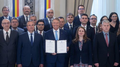FOTO Ceremonie fastuoasă la Cotroceni: aproape tot guvernul, prezent la promulgarea de către președinte a legilor educației, criticate dur de experți. Iohannis: Legile nu vor rezolva problemele dacă nu vor fi puse în aplicare