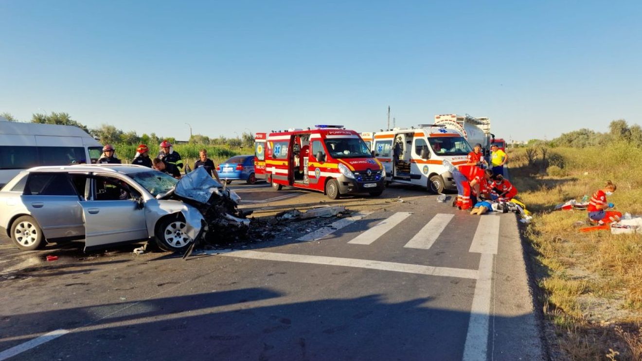 UPDATE Accident rutier cu trei victime la Năvodari, după ce o cisternă și un autoturism s-au lovit/ O persoană a murit