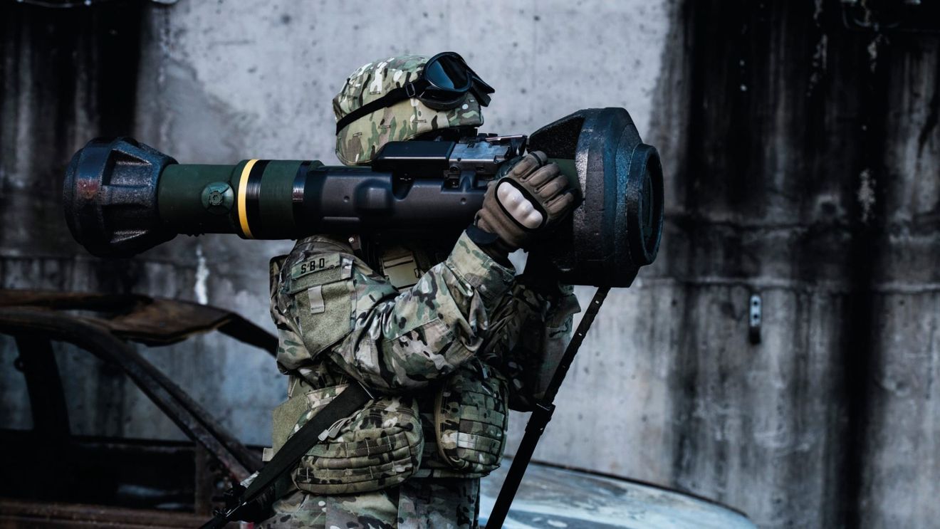 ”God Save The Queen!” – strigă militarii ucraineni când nimicesc tancuri rusești cu proiectile de fabricație britanică/ Ce este “arma minune” NLAW?