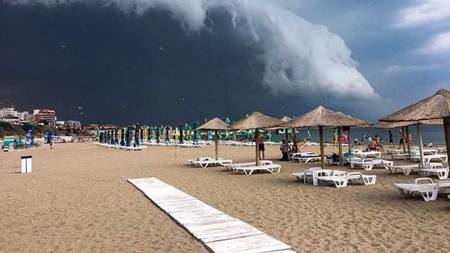 FOTO VIDEO Imagini spectaculoase cu ”Shelf cloud”, norul extrem de fotogenic care a ”lovit” Mamaia