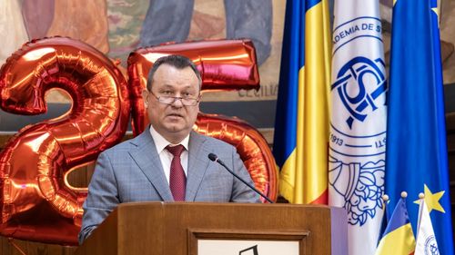 Salarii mascate în burse speciale la ASE București? Studenții pot primi 900 lei pe lună / Rectorul Nicolae Istudor: Studenții prestează muncă bună, pe bani mai puțini