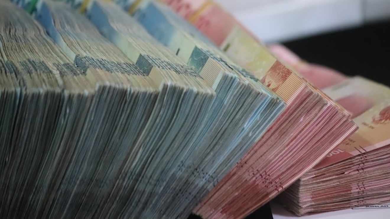 USR, despre super-agenția care va controla companiile de stat din România: Liderii PSD-PNL vor să dea salarii de 1.600.000 de lei pe an pentru șefii companiilor de stat