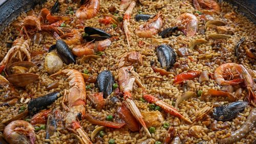 Fermierii spanioli avertizează că orezul din care se face paella va dispărea din cauza interzicerii utilizării unui pesticid în UE