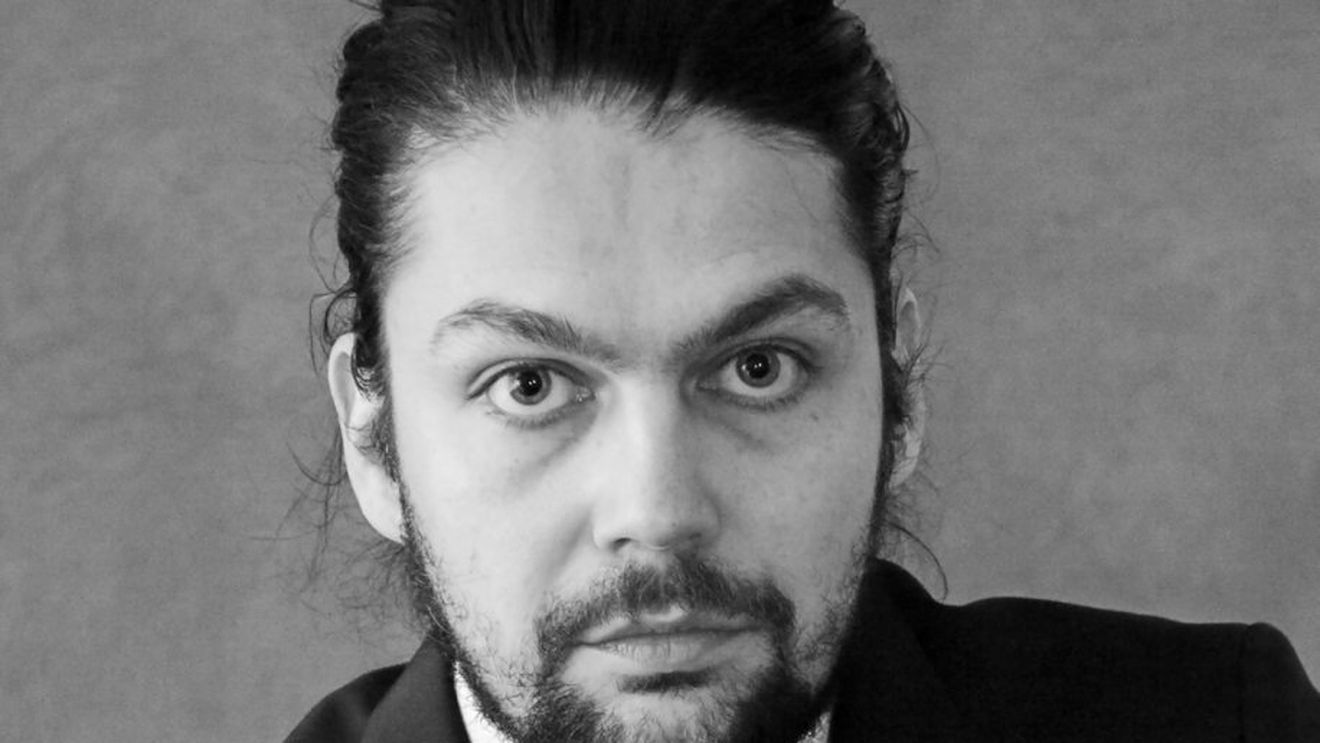 Profil de absolvent EMBA: Sebastian Mîndroiu, fondator și managing partner al biroului de design interior PickTwo Studio (P)