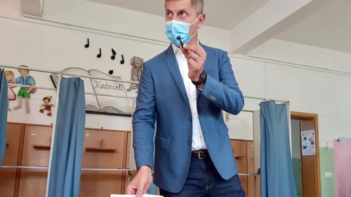 Dan Barna anunță că nu va putea vota pe 6 decembrie: Nu am reuşit să identific o posibilitate legală pentru a putea vota/ Sunt izolat în Bucureşti şi urna mobilă nu vine de la Sibiu