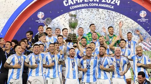 Argentina a câştigat Copa America a doua oară consecutiv, după victoria cu 1-0 în fața Columbiei / Messi a plâns pe bancă după ce s-a accidentat