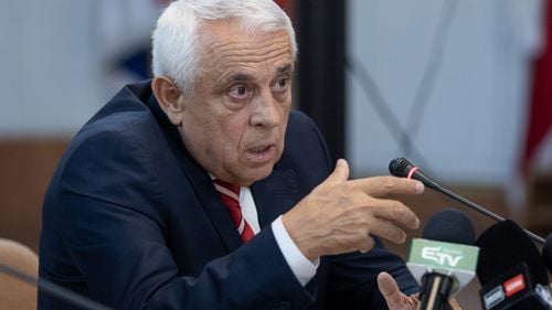 Petre Daea, în şedinţa de Guvern: Să nu mă lăsaţi singur, fraţilor, că sunt multe puşti pe mine / Premierul Ciucă: Presupun că până acum nu v-aţi simţit singur. Nici de-aci înainte, domnule ministru, nu vă lăsăm!