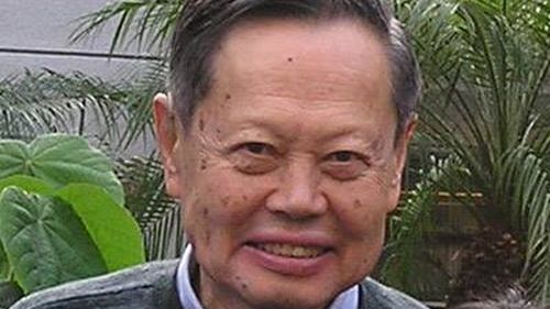 A murit Chen Ning Yang, laureat al Premiului Nobel pentru Fizică din 1957, la 103 ani / Este cunoscut pentru dezvoltarea teoriei Yang-Mills, care descrie modul în care anumite particule fac schimb de forţe pentru a interacţiona între ele