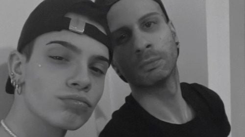 Un român stabilit în Italia vrea să se căsătorească cu un alt bărbat: "Consulatul României nu ne lasă” / În ciuda unei decizii CEDO, România nu recunoaște căsătoriile gay / Marcel Ciolacu: „Nu e pregătită societatea”