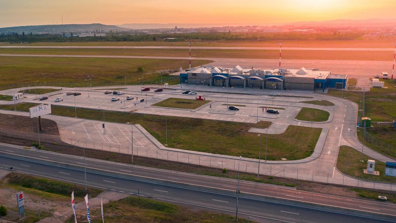 Terminal cargo la Aeroportul Oradea. Ilie Bolojan: Până în 2023 ar trebui să devină operaţional/ Companiile din jurul orașului folosesc componente electronice aduse aerian din Asia sau Europa