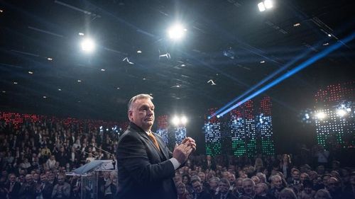Viktor Orbán, un nou derapaj rasist, virulent anti-UE și pro-Rusia, la începutul noului sezon politic în Ungaria: Fidesz va guverna până în 2060, se va opune prelungirii sancțiunilor UE împotriva Rusiei, iar Ucraina ar pierde o jumătate din teritoriu (Europa Liberă)