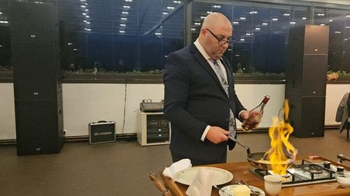 VIDEO | Secretul celor mai bune crêpes Suzette, dezvăluit de un specialist în ospitalitate: „Cel mai important este să ai un pic de pasiune”