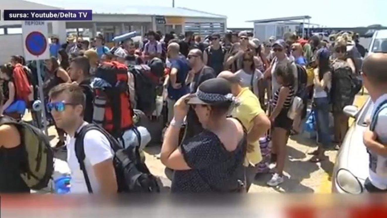 Sute de români blocați pe o insulă din nordul Greciei. Feriboturile s-au stricat și au izbucnit incendii