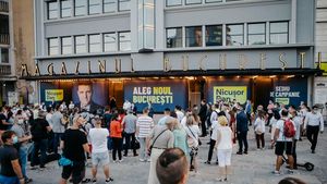 Nicușor Dan și-a ales ca sediu de campanie „Magazinul București”: E un loc simbolic pentru Capitală. Magazinul construit în interbelic şi naţionalizat în 1948, refolosit ca magazin în perioada comunistă şi lăsat să se distrugă în perioada post-comunistă