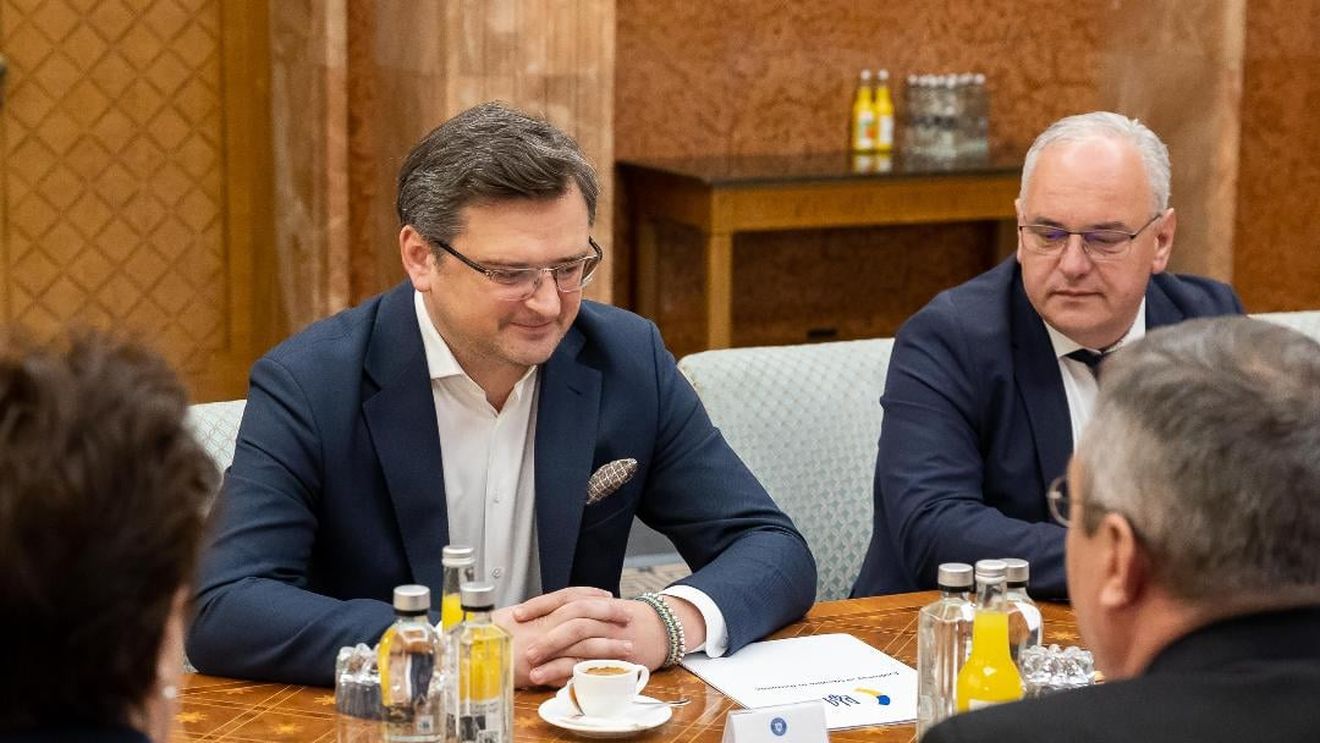 Guvernul, după vizita lui Dmytro Kuleba: Premierul Ciucă a dat asigurări de continuare a sprijinului acordat Ucrainei pentru ajutor umanitar, gestionarea fluxului de refugiaţi, facilitarea exporturilor ucrainene