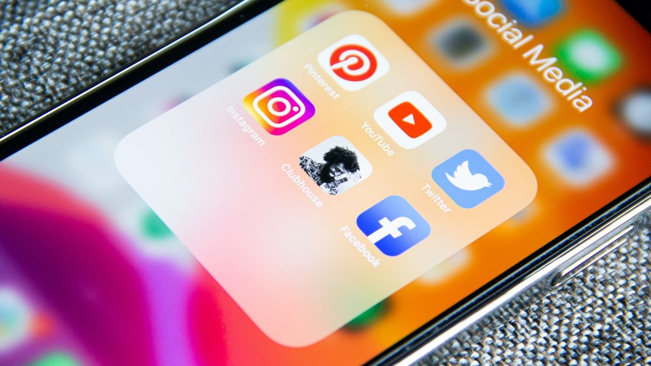Studiu: Schimbarea algoritmilor social media nu schimbă și convingerile politice ale utilizatorilor