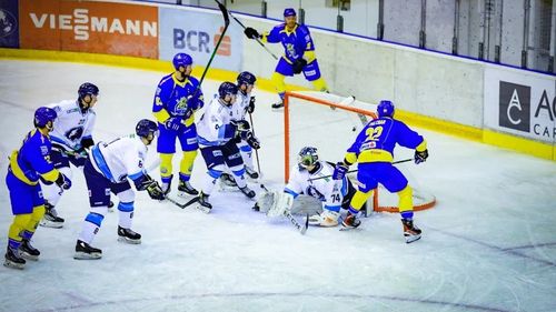 Hocheiștii brașoveni nu se mai pot numi ”lupi” / O persoană fizică a a cumpărat marca ”Braşov Wolves”, iar clubul va evolua în sezonul următor exclusiv sub denumirea şi însemnele CSM Corona Braşov