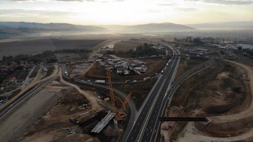 VIDEO: Autostrada Sibiu-Deva, închisă pentru 24 de ore în zona nodului de la Sebeș. Trafic infernal spre Nordul și Vestul țării