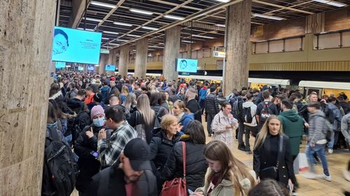 UPDATE Haos la metrou: Două trenuri s-au ciocnit după ce unul a intrat pe linia ocupată de altul/ Un al treilea metrou s-a defectat/ Incidentul feroviar este anchetat de organele abilitate/ Ce spun ministrul Grindeanu și Metrorex/ Circulația a fost reluată