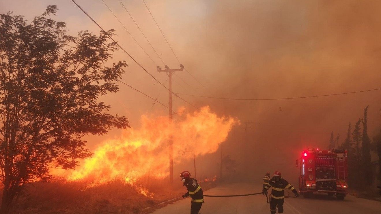 7.500 de oameni, evacuați din Kato Achaia, peninsula Peloponez / 150 de incendii au izbucnit în Grecia numai în 48 de ore