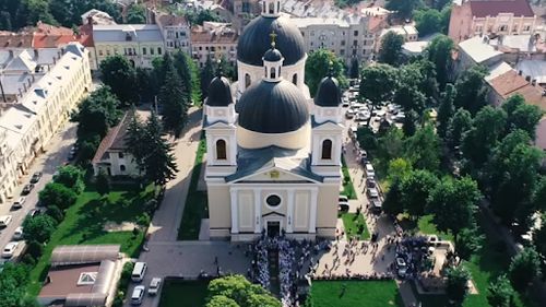 Un conflict violent izbucnit la o catedrală din Cernăuți, unde se slujește și în română, prilej de propagandă pro rusă și suveranistă