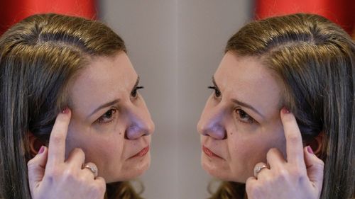 Ligia Deca, în contradicție cu ea însăși. A scos salariile profesorilor din proiectul legii Educației, la 20 de zile după ce a anunțat public că salarizarea profesorilor va fi în legea Educației – video