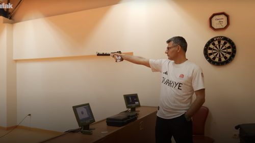 Turcul Yusuf Dikeç, care a impresionat în concursul de tir de la JO, a depus o cerere pentru a proteja utilizarea comercială a posturii care l-a făcut celebru