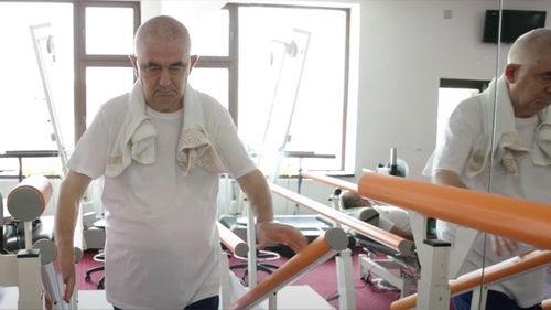 (P) INCREDIBIL! Un pacient care nu mai putea să meargă după un AVC suferit acum 20 de ani, este recuperat medical