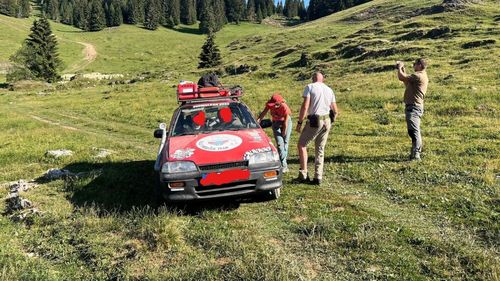 FOTO: Parcul Natural Apuseni, invadat de turiști din Europa de Est. Rangerii acuză organizarea unor competiții auto neautorizate în zonele protejate