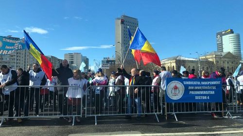 UPDATE A început protestul sindicaliștilor din educație în fața Guvernului / Angajații cer salarii mai mari