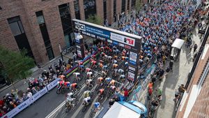 Uniunea Ciclistă Internațională interzice cicliștilor să inhaleze monoxid de carbon / Acest gaz era folosit pentru a măsura parametrii sanguini esențiali ai sportivilor