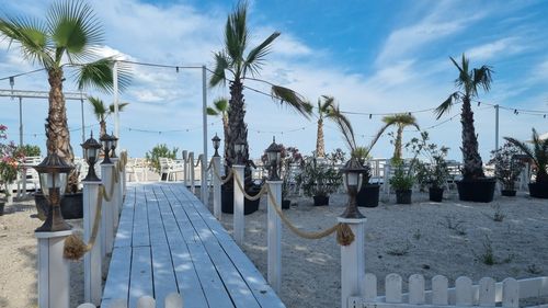 Organizațiile patronale din turism: Rezervările de vacanţe pentru hotelurile din Mamaia se apropie de 100%, pentru vârful de sezon / ”Prețul parcării este unul dintre cele mai mici din țară” / ”Un sejur pentru doi adulți, la începutul lunii iunie, pornește, ca medie, de la 555 de lei”