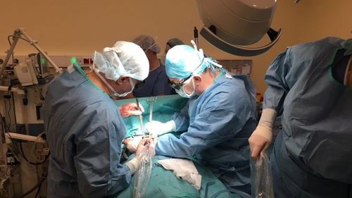 Un bărbat din Neamț a fost salvat de soție după ce aceasta i-a donat un rinichi / ”Intervenţia este inedită pentru că de obicei soţia nu are o compatibilitate foarte bună din punct de vedere imunologic cu soţul”