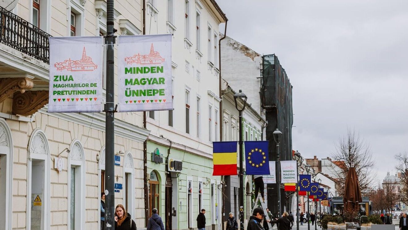 Comunitatea maghiară din Cluj, celebrată prin bannere în centrul orașului cu ocazia Zilei maghiarilor de pretutindeni