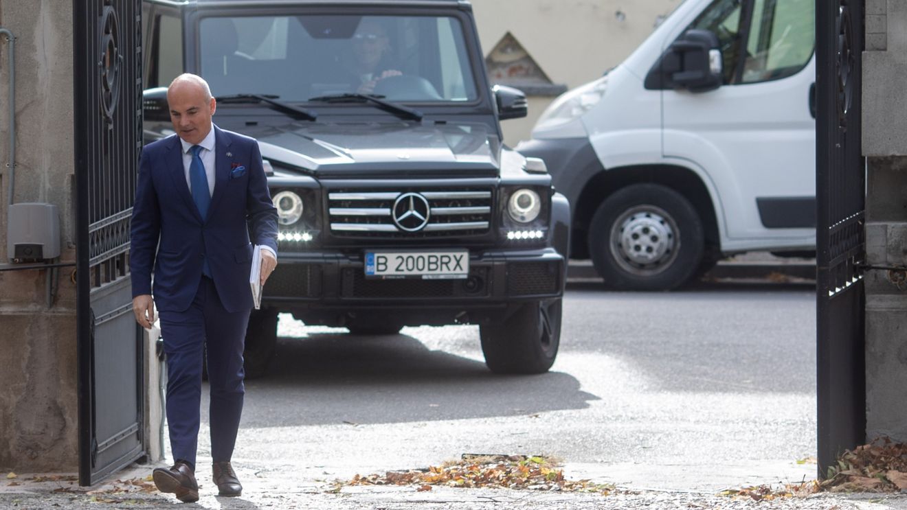 Rareș Bogdan îi dă lecții de guvernare lui Ilie Bolojan / „Să scazi deficitul prin creșteri de taxe poate orice profesor de muzică, deci nu pricep de unde atâta lăudăroșenie”