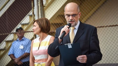 Directorul școlii unde predă Carmen Iohannis: ”Ce șanse au generațiile viitoare la o pregătire de calitate în școală?” / ”Am recomandat profesorilor care nu sunt în grevă să își desfășoare activitățile didactice online sincron/asincron din unitatea de învățământ”