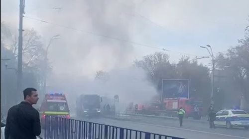 Un tramvai a luat foc la Eroii Revoluției, în zonă sunt degajări mari de fum/ Circulația este blocată pe Linia 1, Șoseaua Olteniței, pe sensul spre Piața Sudului, anunță STB