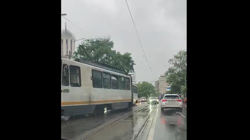 VIDEO Un tramvai a deraiat pe bulevardul Basarabia din București