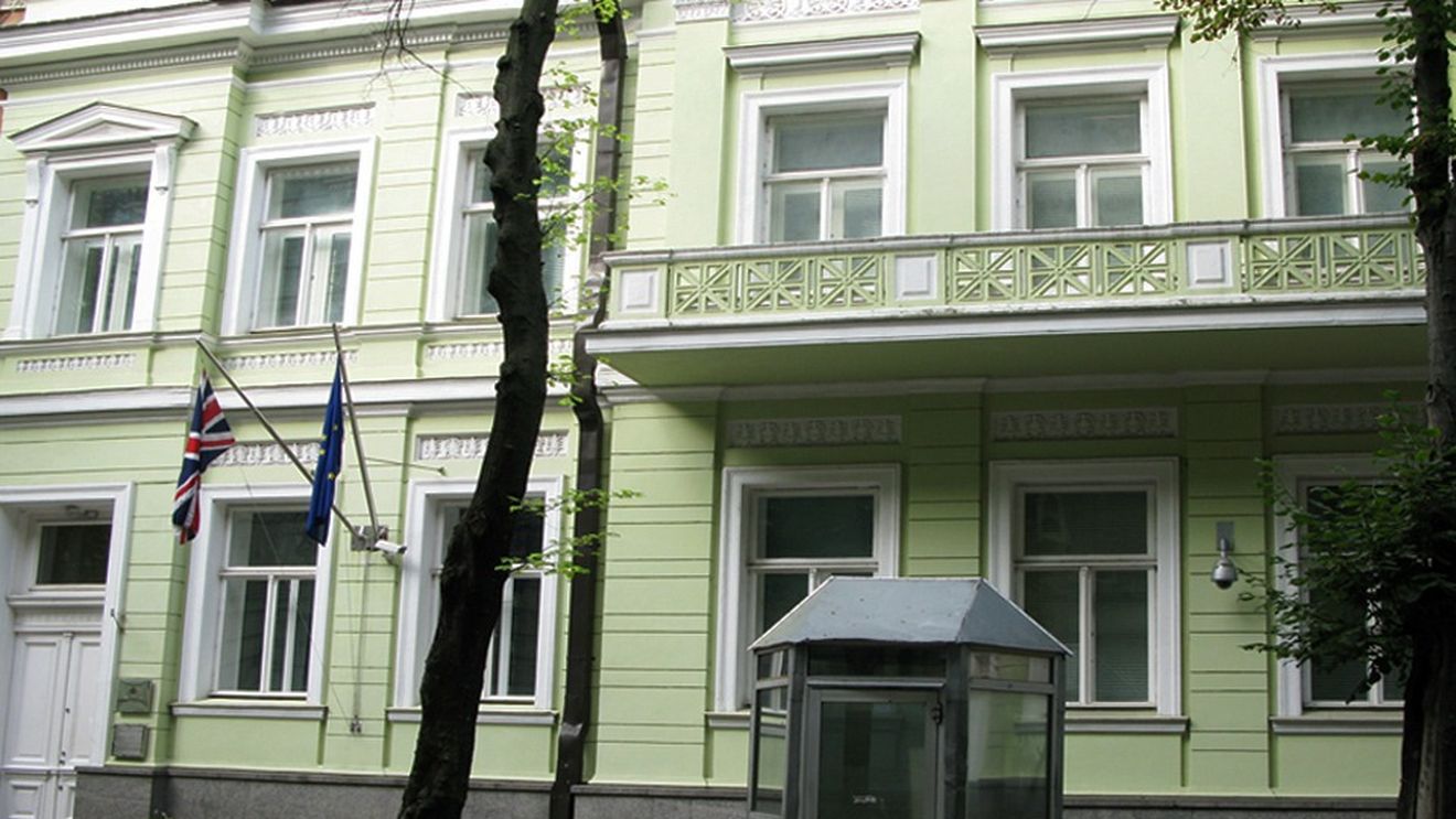 Marea Britanie a început să-și retragă personalul de la ambasada din Kiev, pe fondul avertismentelor privind o invazie rusă în Ucraina